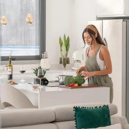 The White House By An Island * Понта-ду-Сол