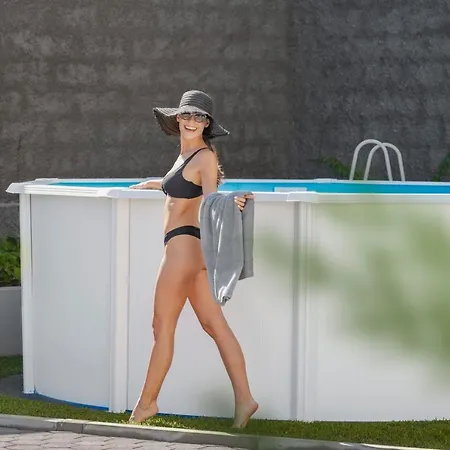 The White House By An Island * Понта-ду-Сол