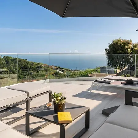 別荘 The White House By An Island *