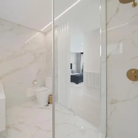 The White House By An Island 別荘